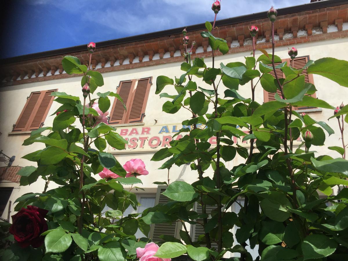 Locanda Italia セッラルンガ・ダルバ エクステリア 写真